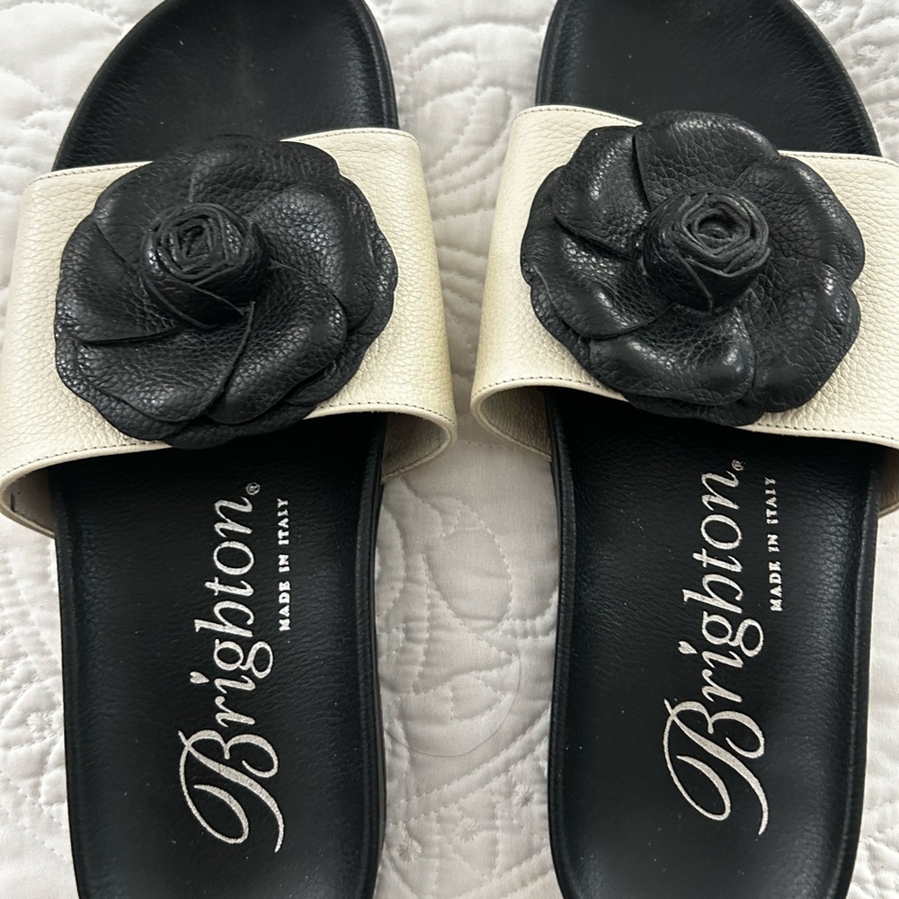 Brighton Sassy Slides Black and Cream Floral Slide Sandals - Picture 3 of 5
